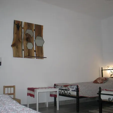 Reti Tanya Vendeghaz *