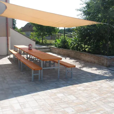 Reti Tanya Vendeghaz