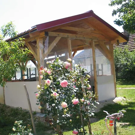 Reti Tanya Vendeghaz