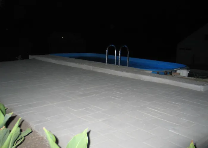 Reti Tanya Vendeghaz * Kerecseny